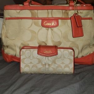 COACH Shoulder Bag (Free matching wallet)